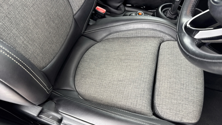 MINI Hatchback 1.5 Cooper II 5dr Auto [Chili Pack] Petrol Hatchback